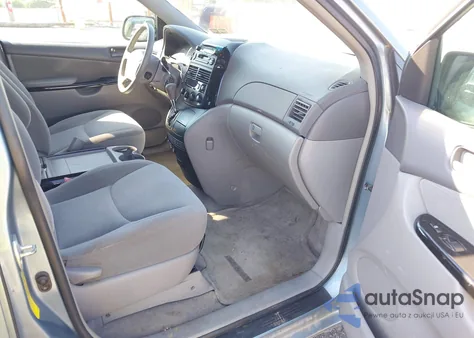 2005 Toyota Sienna Le z USA, uszkodzony, nr VIN 5TDZA23C35S231193